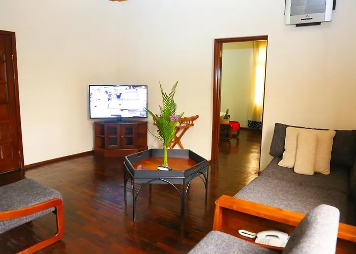 Coconut Grove Regency Hotel